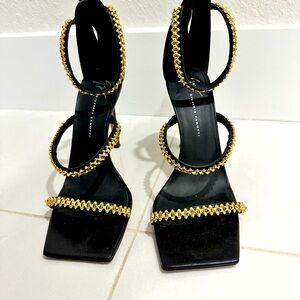 Women's high heel shoe. Used only 3 times, but they are like new.